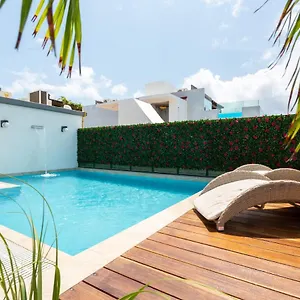Deluxe 42 , Playa del Carmen Mexico